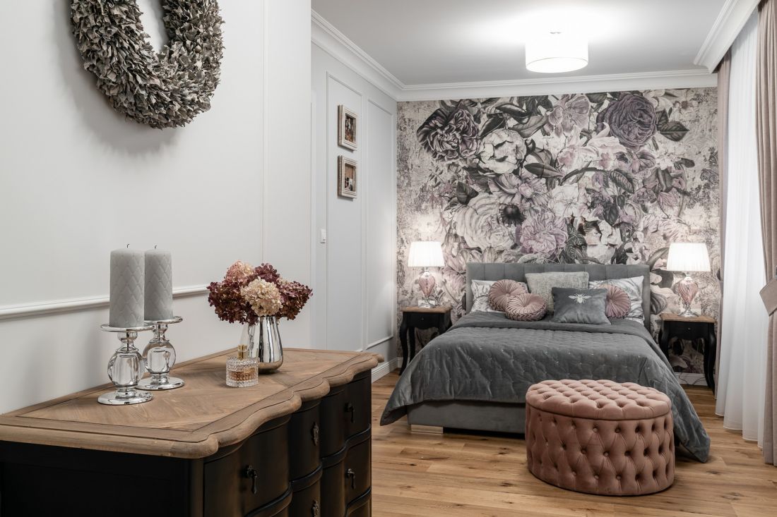 Styl glamour przeplatający się akcentami w stylu retro