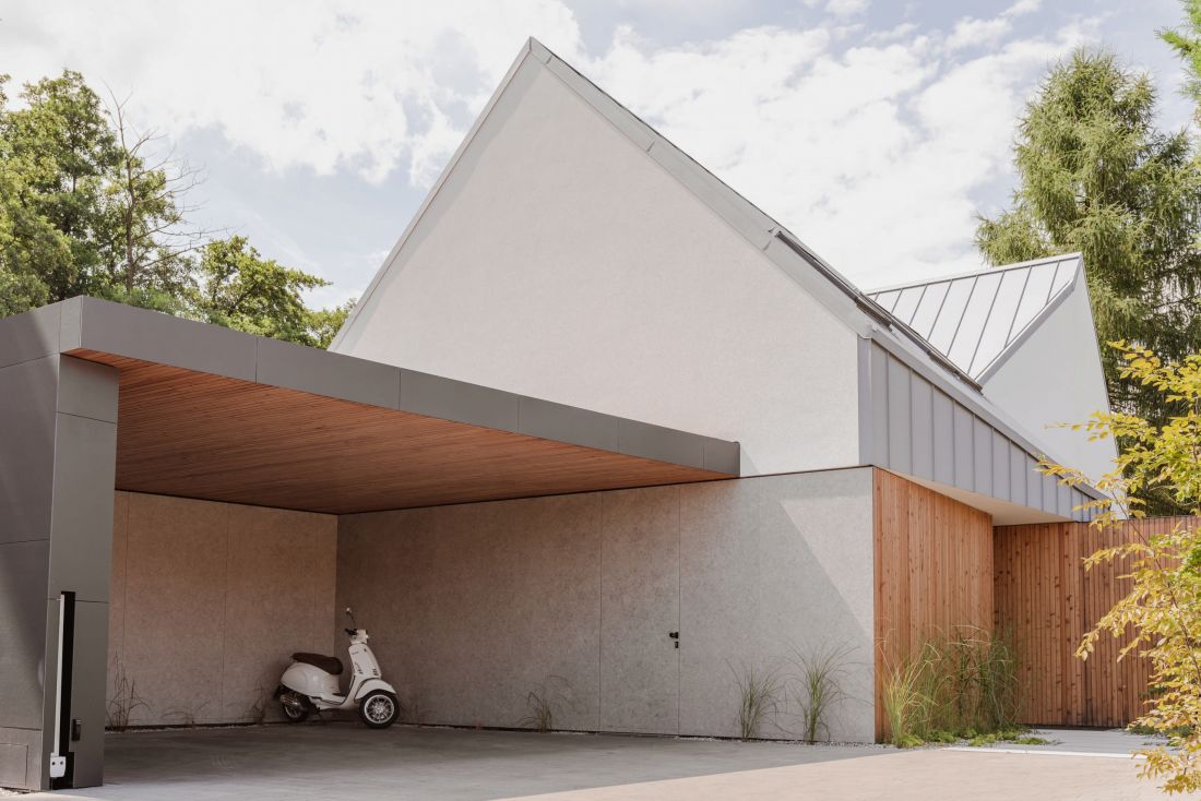 Dom „City break house” – zielona, sielska przystań w mieście autorstwa MOKAA Architekci