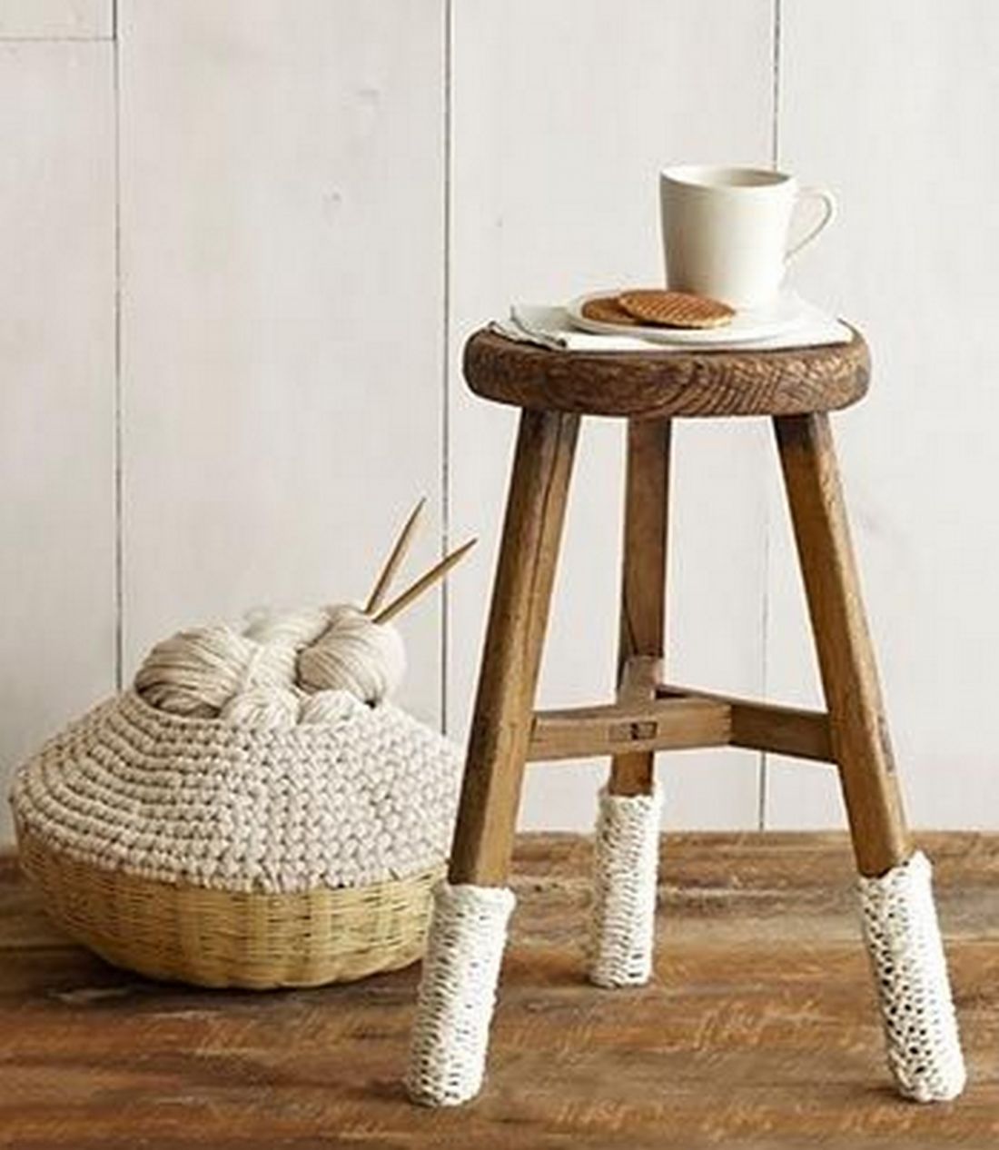 Taboret w tzw. skarpetkach
