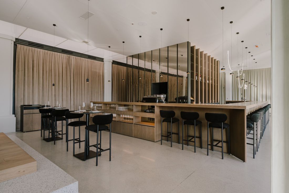 Długi bar sprzyja rozmowom