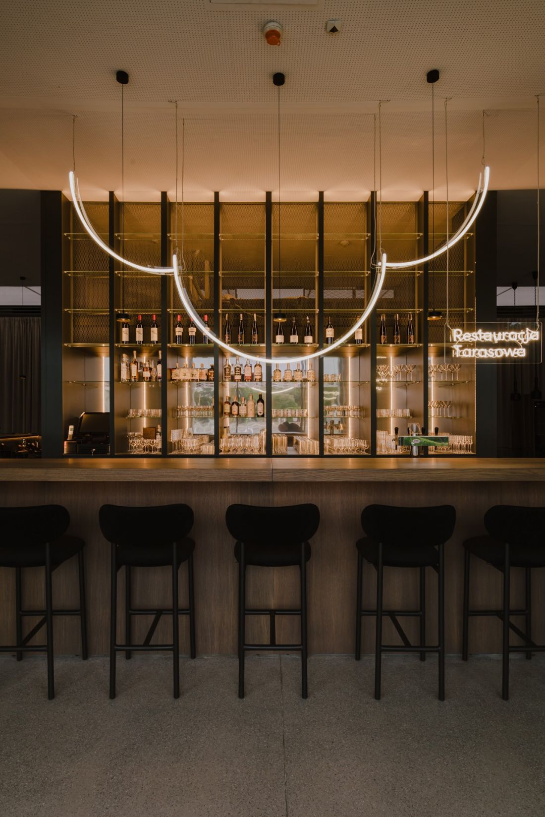 Bar wieczorem