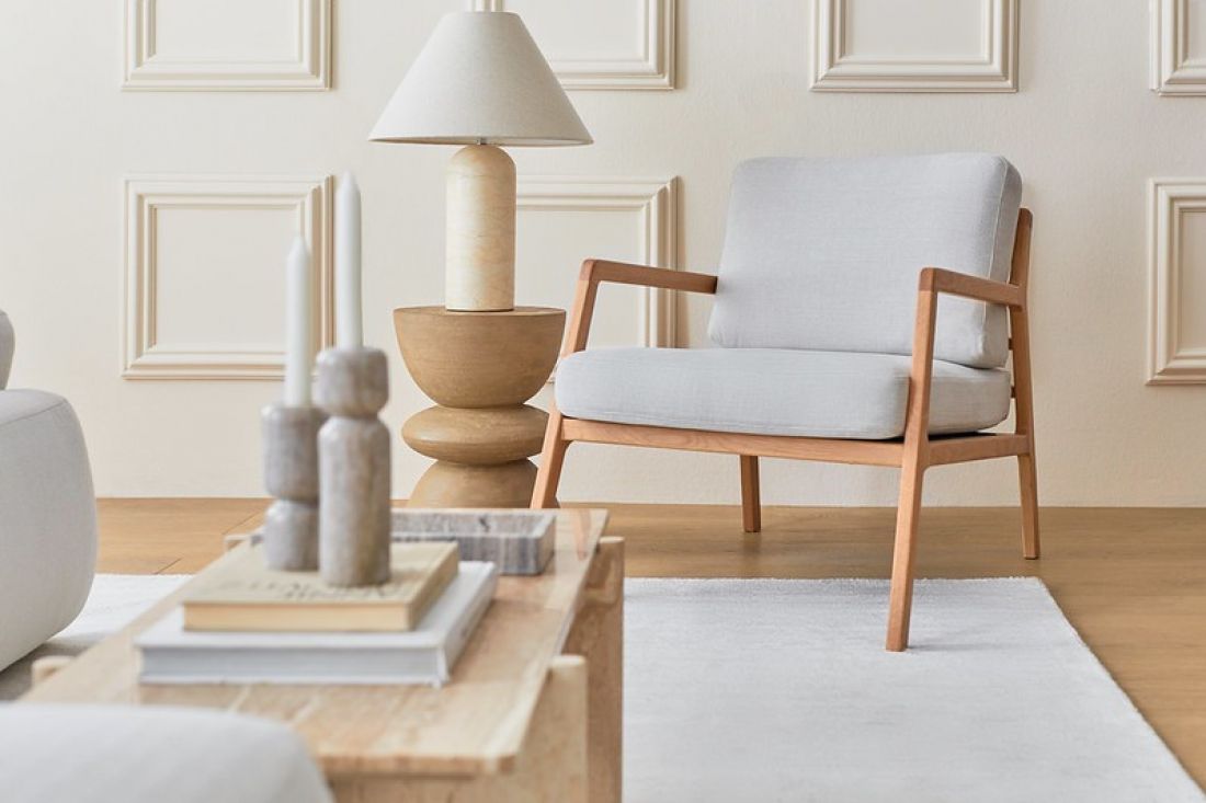Lodowy akcent do nowoczesnej aranżacji wprowadzą przejrzyste klosze lamp o modernistycznych formach