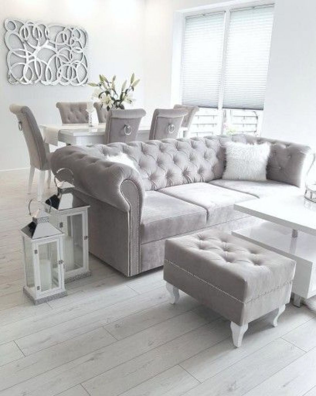 Pikowana sofa w stylu Chesterfield 