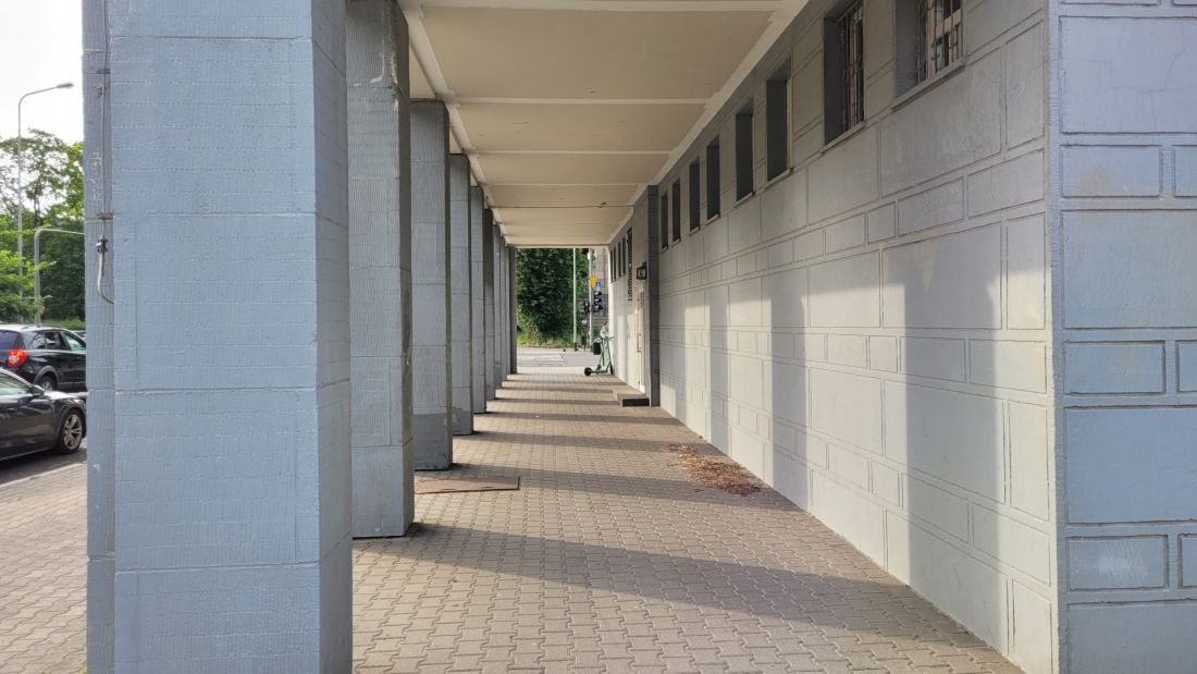 akademik niepodległości 6 poznań podcień martwy
