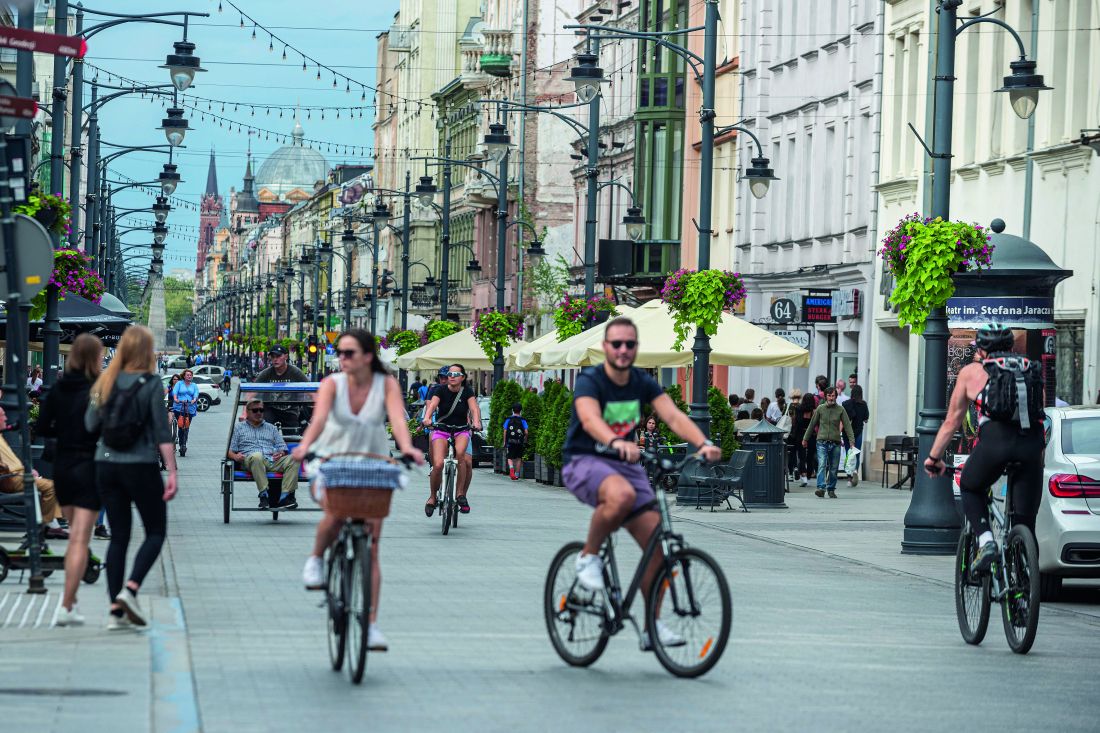 Łódź wokół ulicy Piotrkowskiej stawia na budowę woonerfów, ograniczenie ruchu samochodowego i znaczne zwiększenie ilości zieleni w centrum miasta.