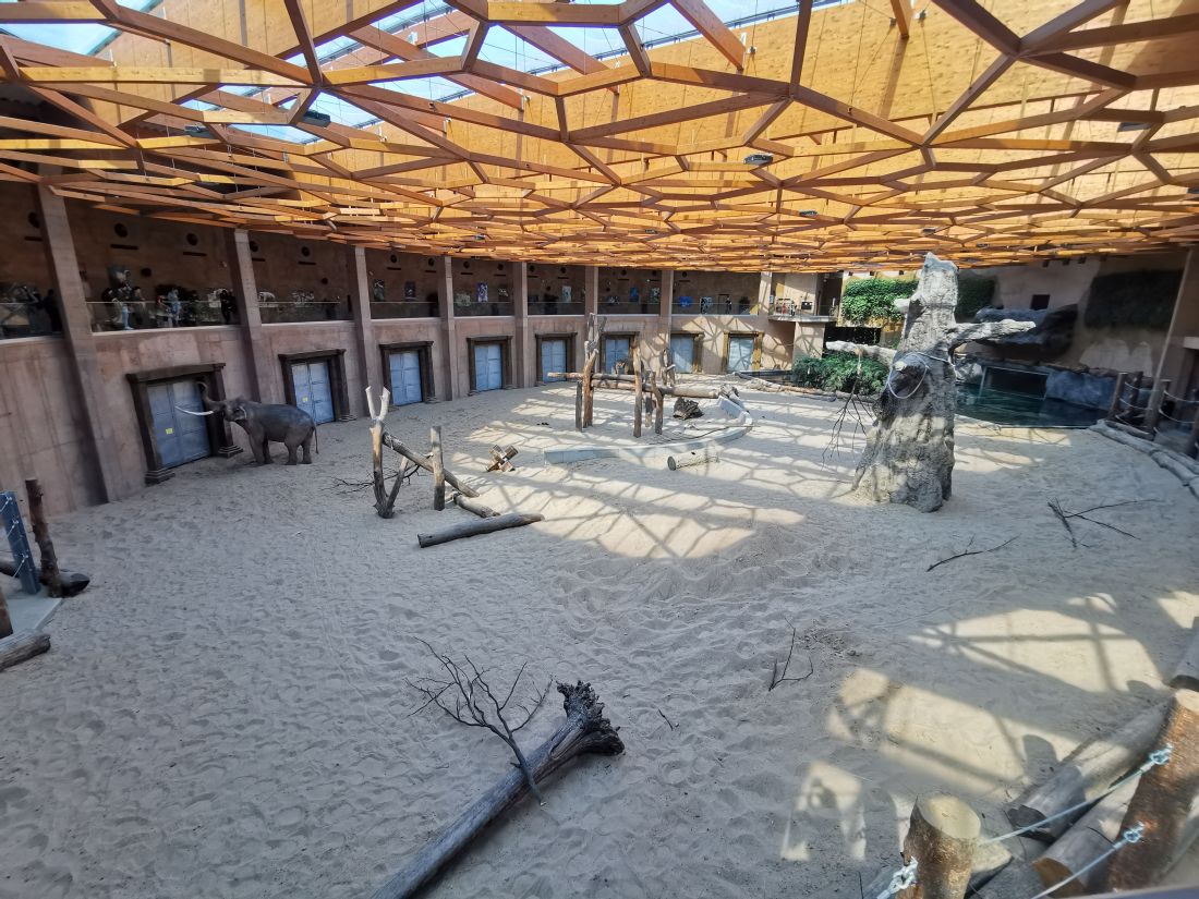 ajnowsza atrakcja turystyczna Łodzi - Orientarium (fauna i flora południowej Azji) w Miejskim Ogrodzie Zoologicznym wybudowane kosztem 230 mln złotych, projekt ArC2 Fabryka Projektowa.
