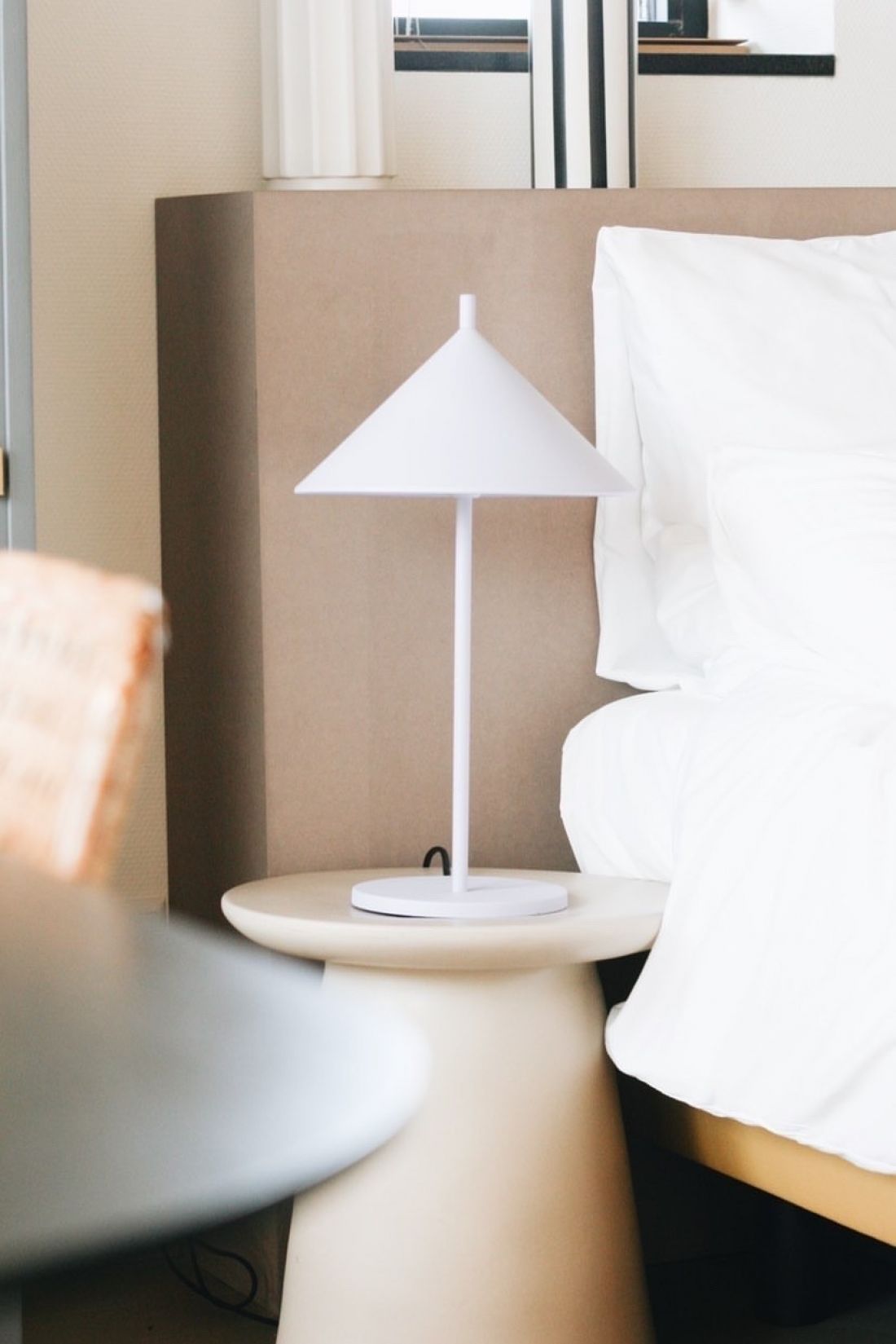 Hotel w nadmorskim stylu urządzony przez HKliving