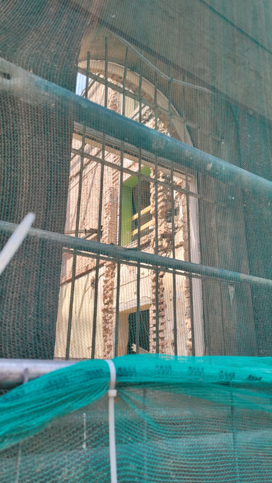 przebudowa dawnego szpitala na centrum opieki senioralnej
