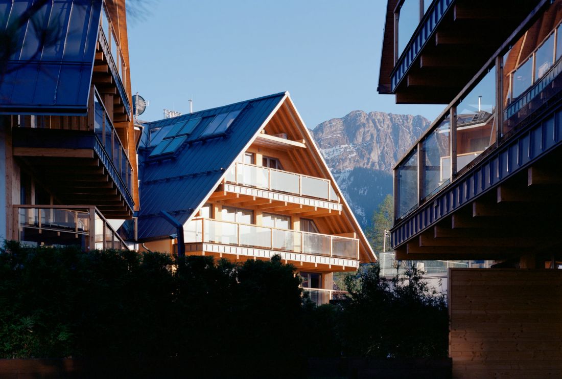Zakopane, nowe apartamentowce Royal Resort przy ulicy Goszczyńskiego 