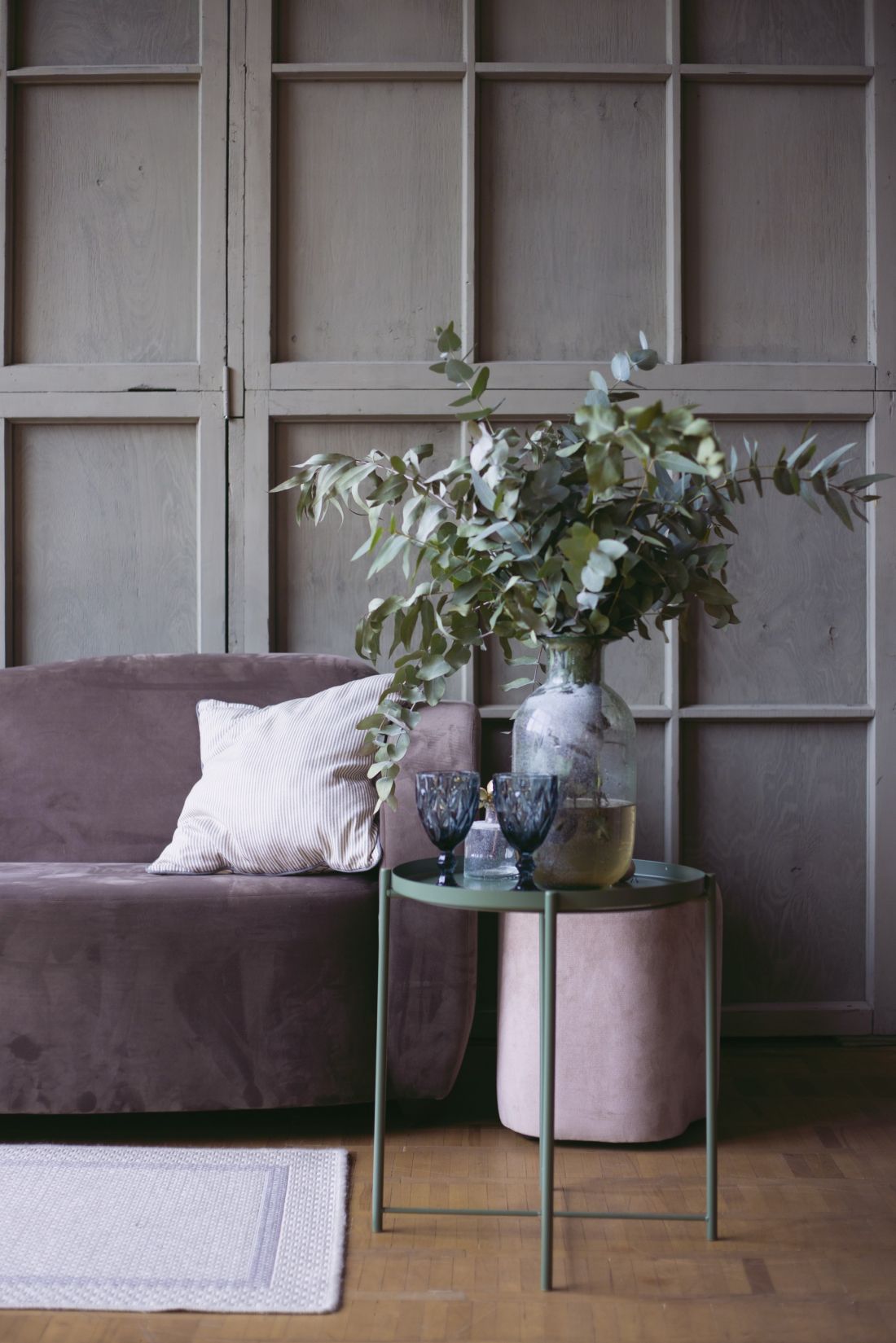 Interior in shades of purple