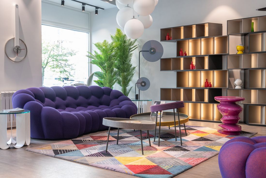 Interior in shades of purple