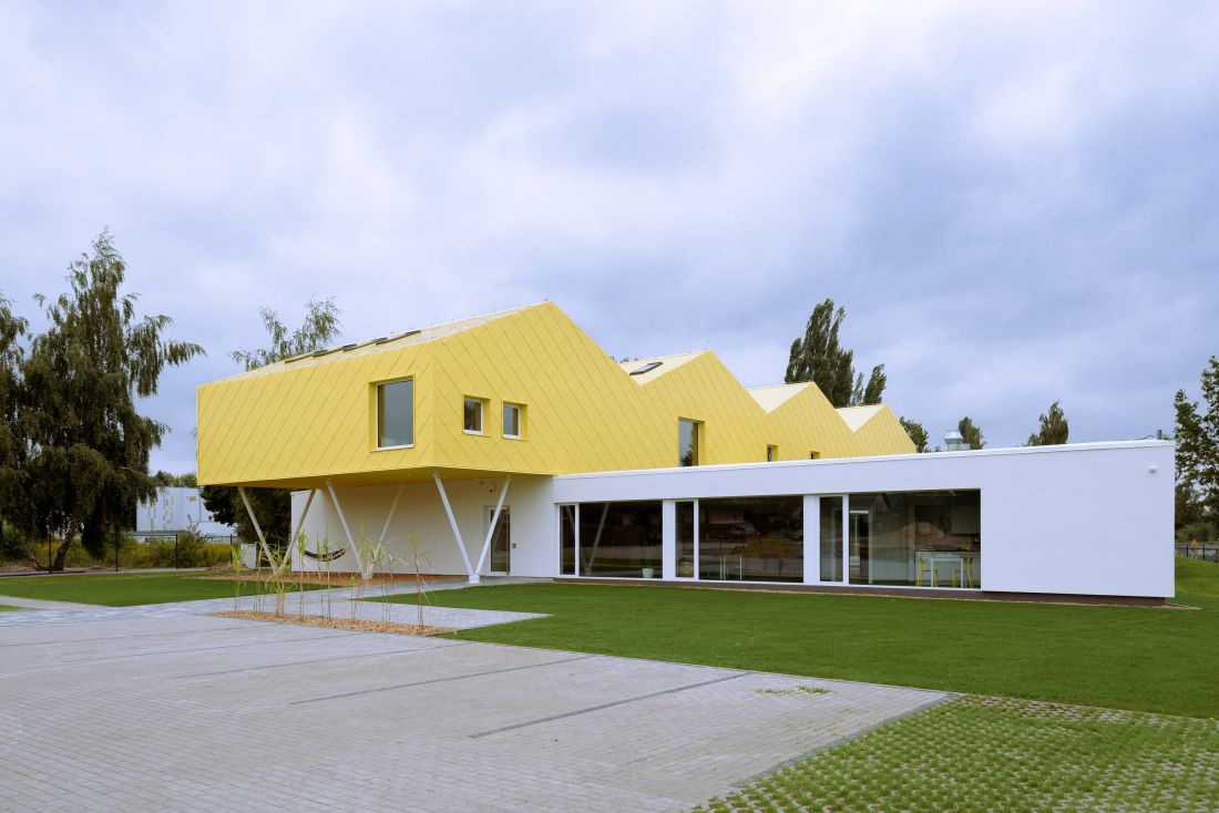 The condos differ not only in their technological solution, but also in their color scheme