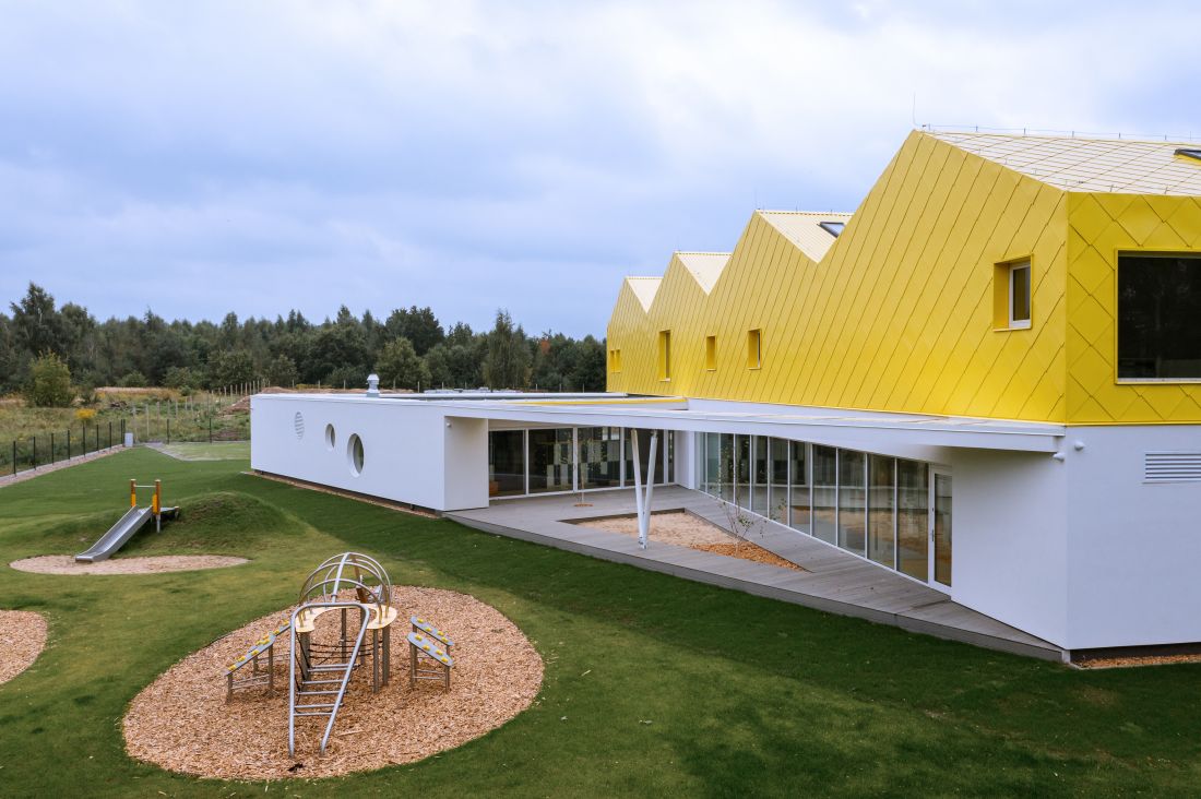 In the immediate vicinity of the kindergarten you will find a playground around which greenery has been planted
