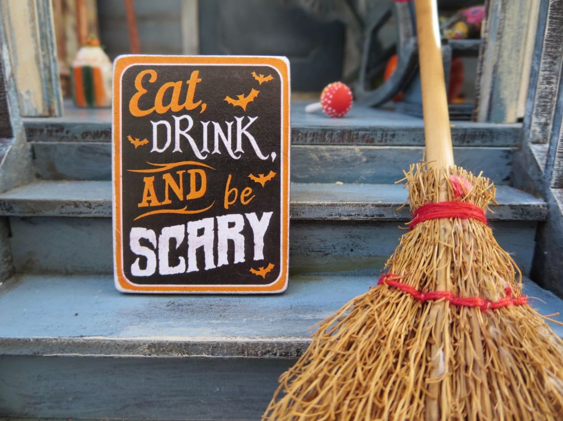 Motyw czarownicy sprawdzi się idealnie do Halloweenowych dekoracji