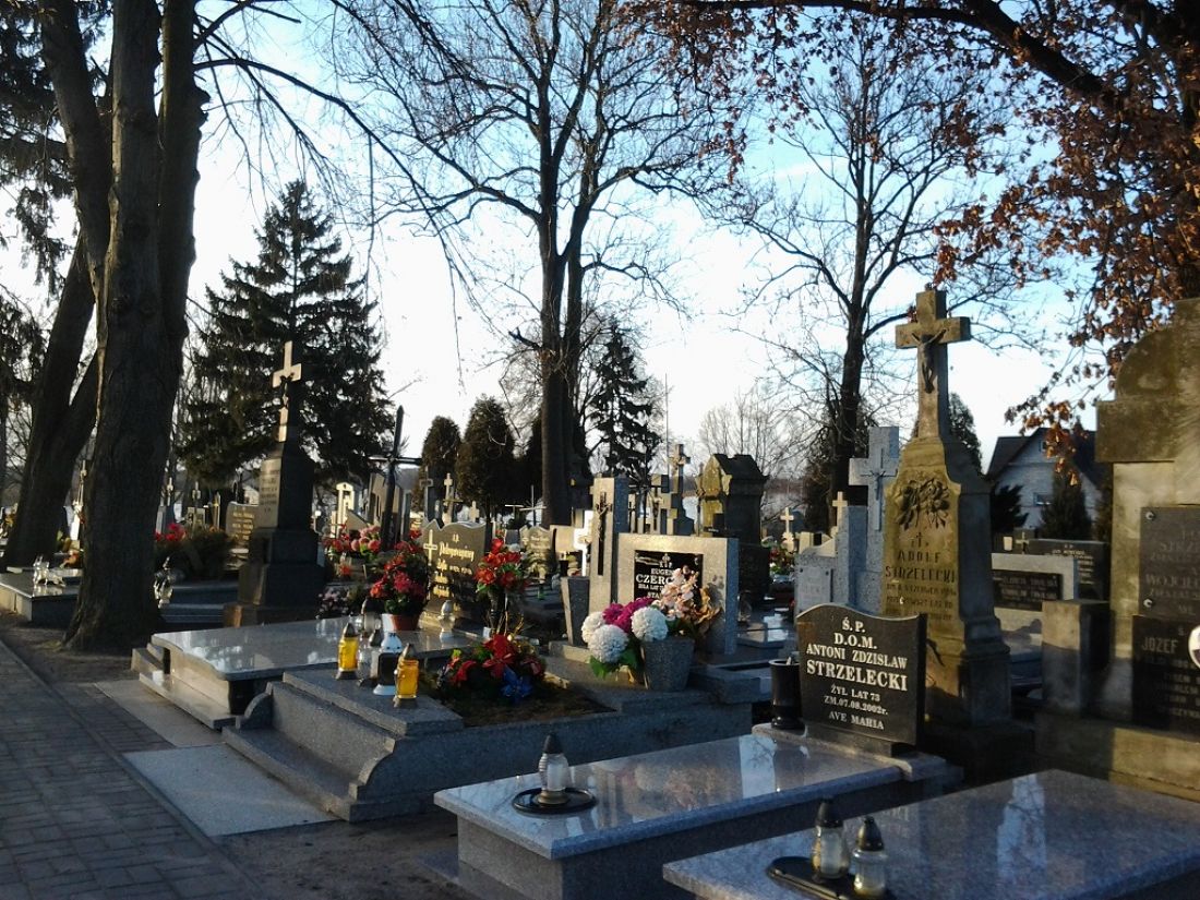 Przykład otoczenia polskiego cmentarza