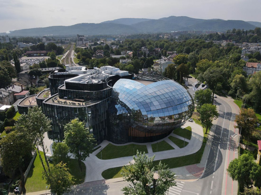 Cavatina Hall —sala koncertowa, przestrzenie biurowe i usługowe, proj.: avatina&Partners Architects