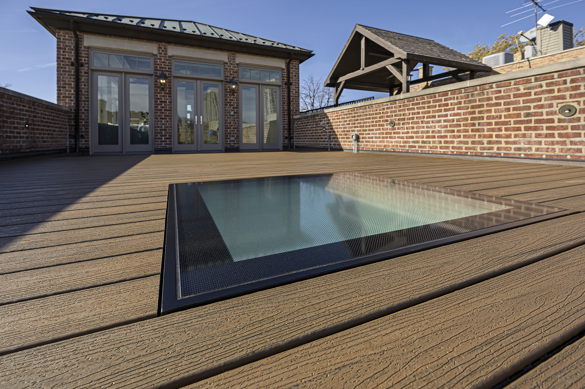 Flat roof windows in a metropolitan setting | AiB