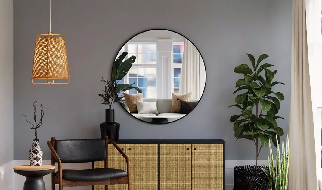 Mirrors give the interior an uncommon character