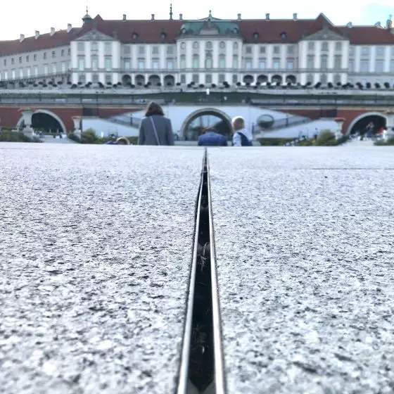 Ogrody dolne Zamku Królewskiego. Odwodnienie szczelinowe ACO SlotDrain