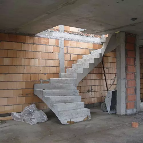 Dlaczego warto się zdecydować na prefabrykowane schody zabiegowe?