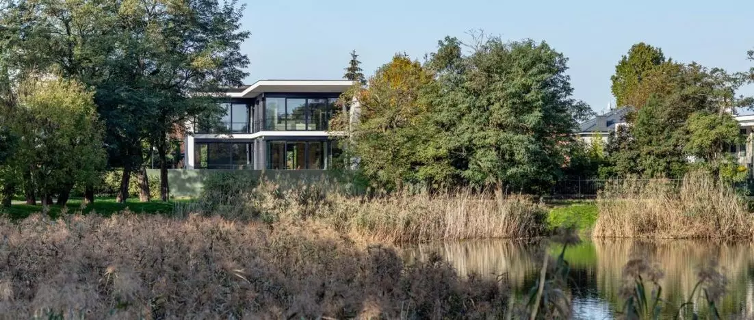 Live among Warsaw's floodplains. A house in the Grouse Park