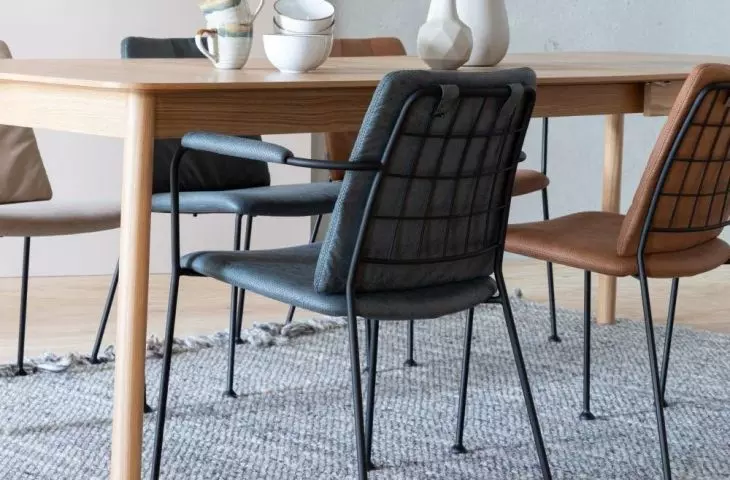 Around the table - we choose chairs