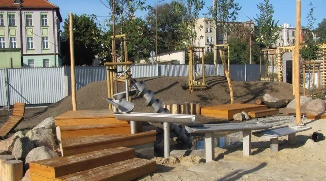Zagospodarowanie terenów nabrzeży rzeki Oławy we Wrocławiu na odcinku pomiędzy mostem Oławskim a mostem Rakowieckim, proj.: Vertigo Margareta Jarczewska i A+F Projektowanie Przestrzeni