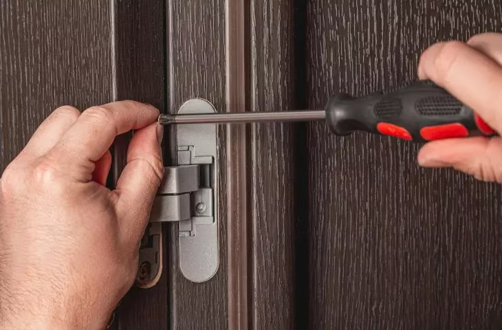 How to fix a squeaky door - home remedies