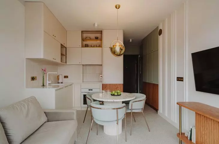 „Małe mieszkanie to niemałe wyzwanie”. O projekcie mieszkania w Świnoujściu opowiada Monika Rogusz-Witkoś