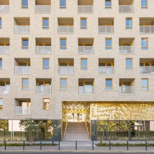 Where does the golden portal lead? Braniborska 44 designed by Arch_it Piotr Zybura