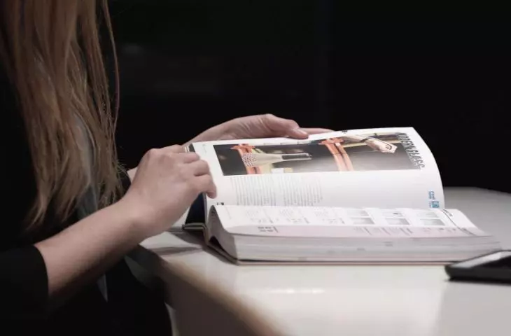 Oświetlenie „pod ręką”. Wiedza i inspiracje dla achitektów w nowym kompendium od AQForm!