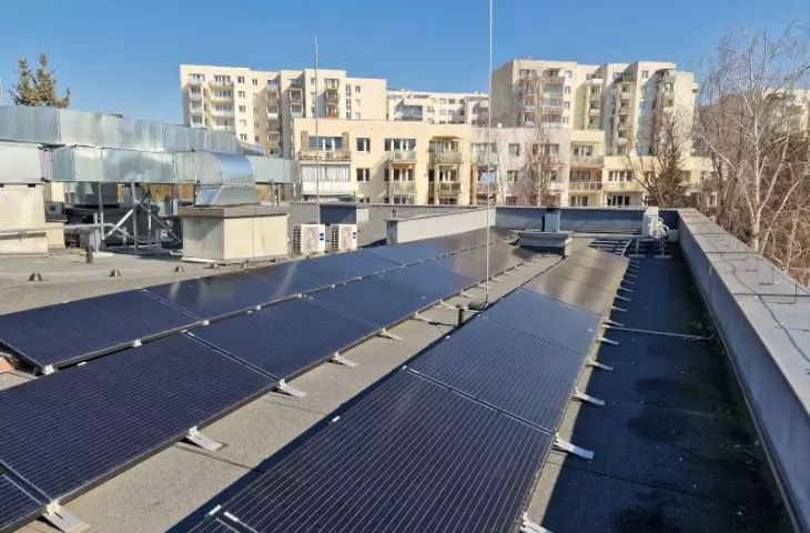 Warszawskie dachy pokryją się panelami słonecznymi