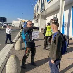 Mateusz Zmyślony podczas swojego protestu