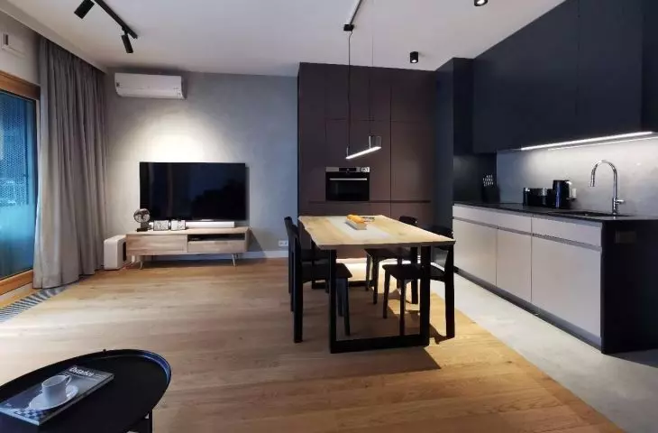 Betting on the contrast of black and white combined with wood