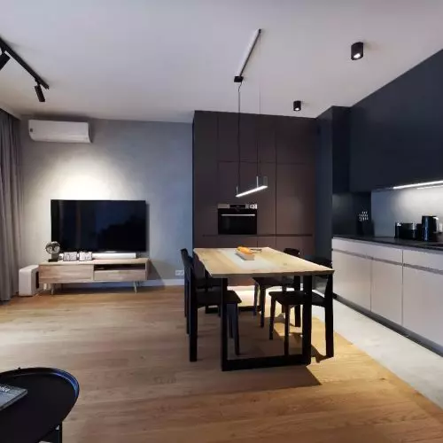 Betting on the contrast of black and white combined with wood