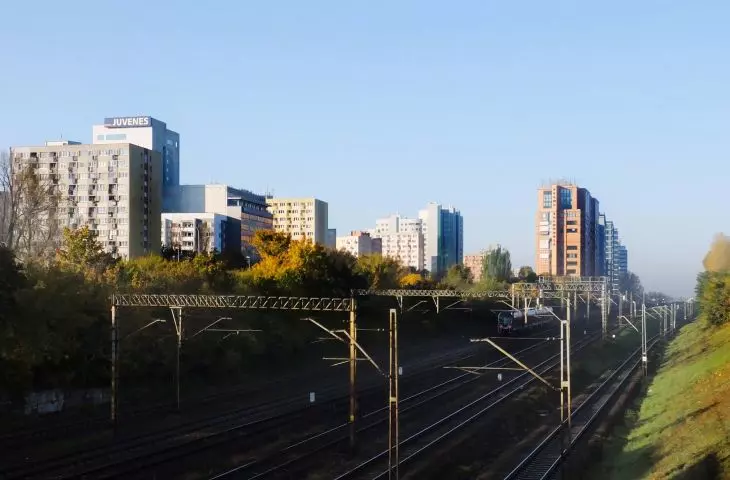Housing on a patch of land between the tracks and the roadway