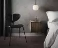Krzesło z kolekcji Moth i lampy Bright Modeco