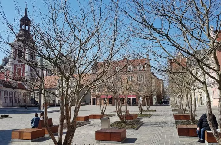 It depends how you look at it - the transformation of Kolegiac Square in Poznan