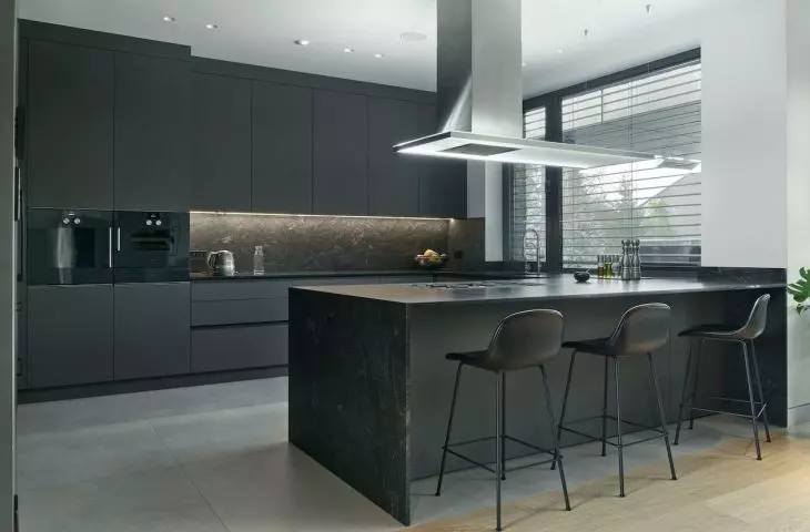 Gray but not gloomy - a residence in Wroclaw