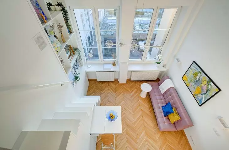 Space like a white canvas. Pied-à-terre in the center of Warsaw