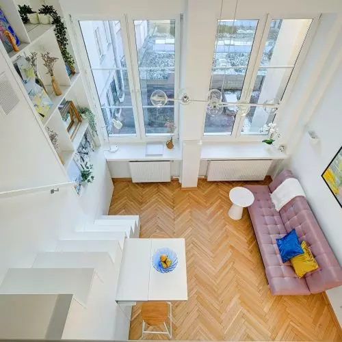 Space like a white canvas. Pied-à-terre in the center of Warsaw