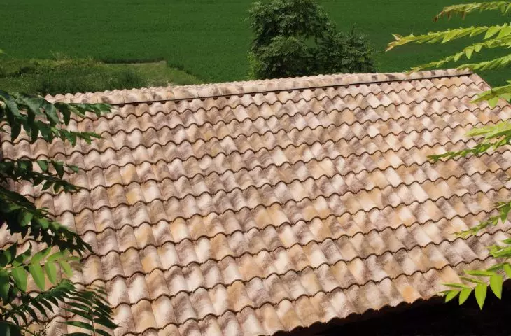 Dach rustykalny w stylu śródziemnomorskim – klasyka i nowoczesność