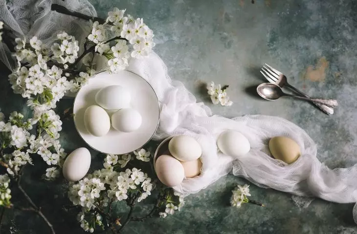 Elegance with a touch of finesse, or Christmas table decorations