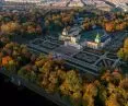 zadaniem konkursowym jest projekt toalety publicznej przy Oranżerii Pałacu Króla Jana III w Wilanowie