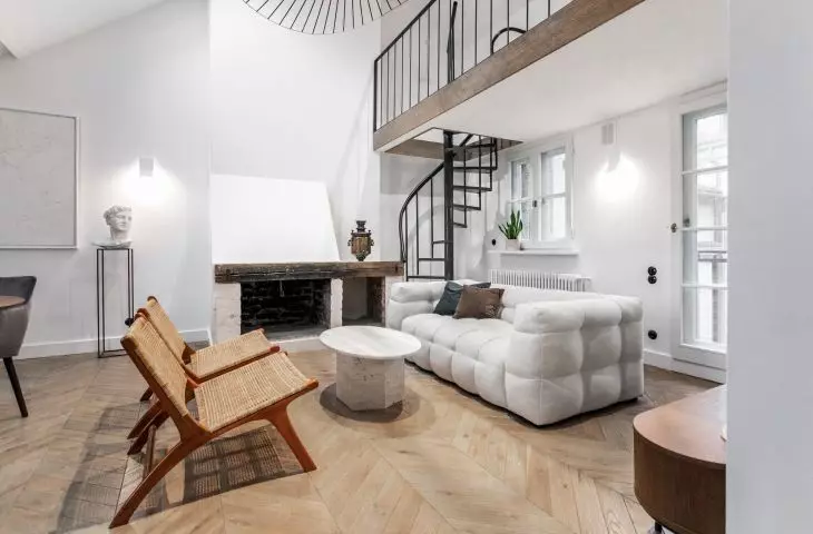 How to arrange an apartment full of bevels? Warsaw implementation
