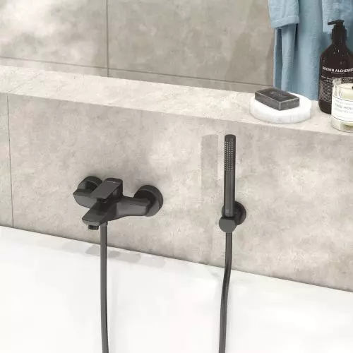 Elegant black in the bathroom