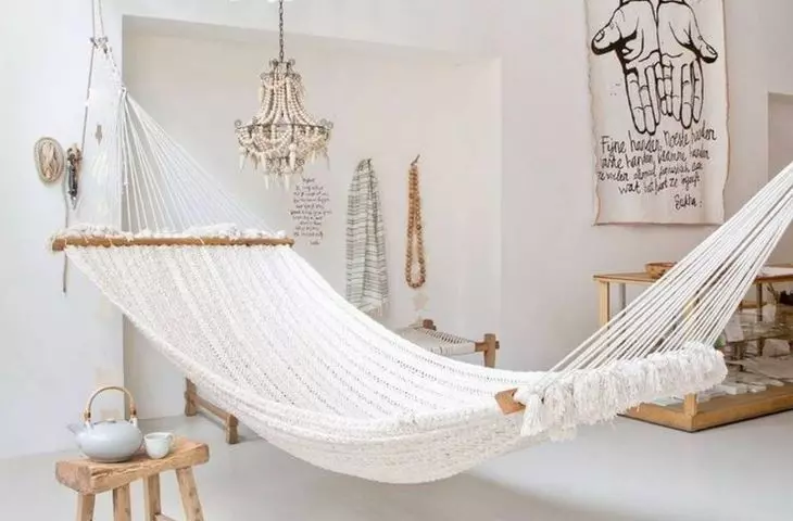 Hammocks, suspended chairs and swings - carefree relaxation in the comfort of your home