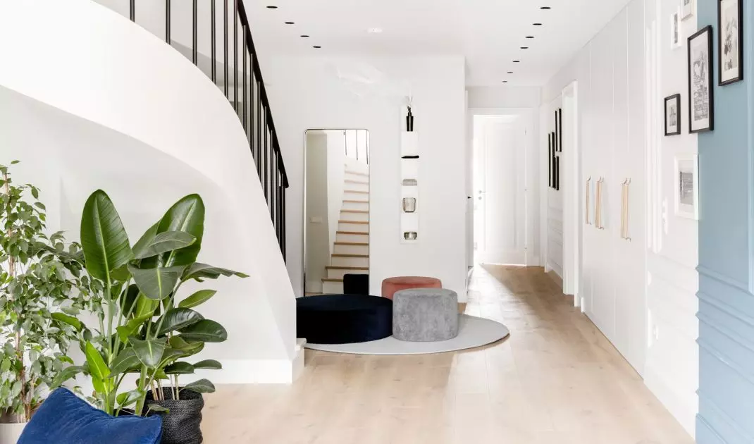 Bright and spacious hallway
