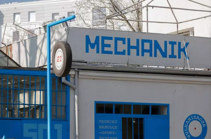 Less is more, or Gdynia's metamorphosis of a car repair shop from Traffic Design