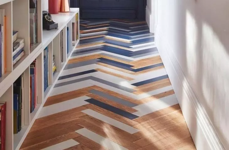 Gradient underfoot - combining wood floor with tiles